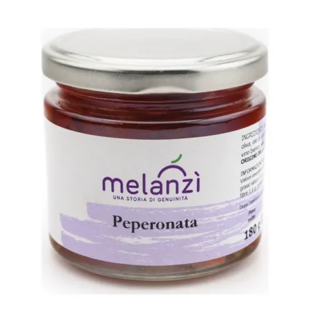 Vasetto di peperonata Melanzì con etichetta bianca e viola, peperoni rossi visibili attraverso il vetro